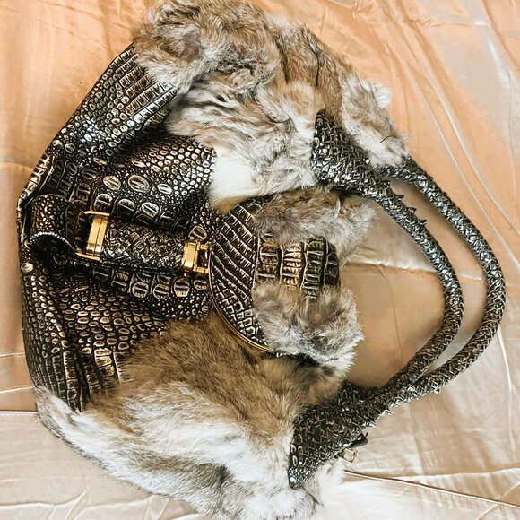 Silver Embossed Leather Fur Tote with Built-In Wallet Norway Boutique - Picture 6 of 13